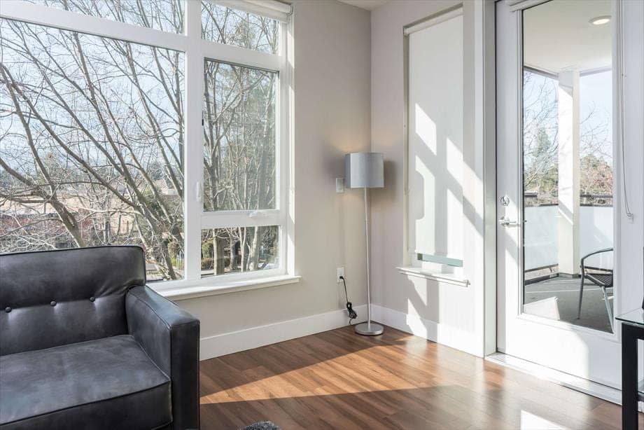 Beautiful 2BR Downtown MV | Kitchen & Laundry | Pool - Photo 2