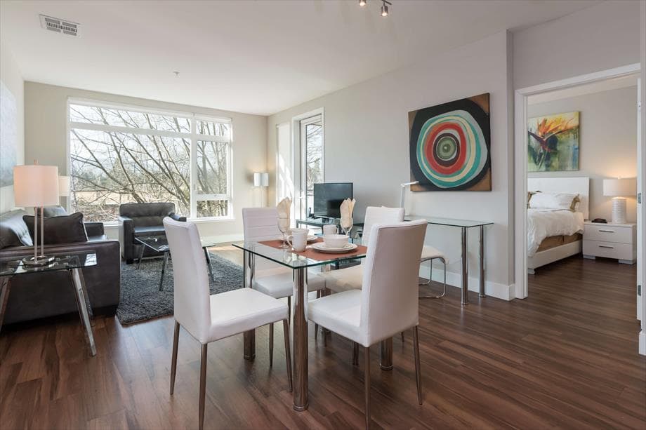 Beautiful 2BR Downtown MV | Kitchen & Laundry | Pool - Photo 4