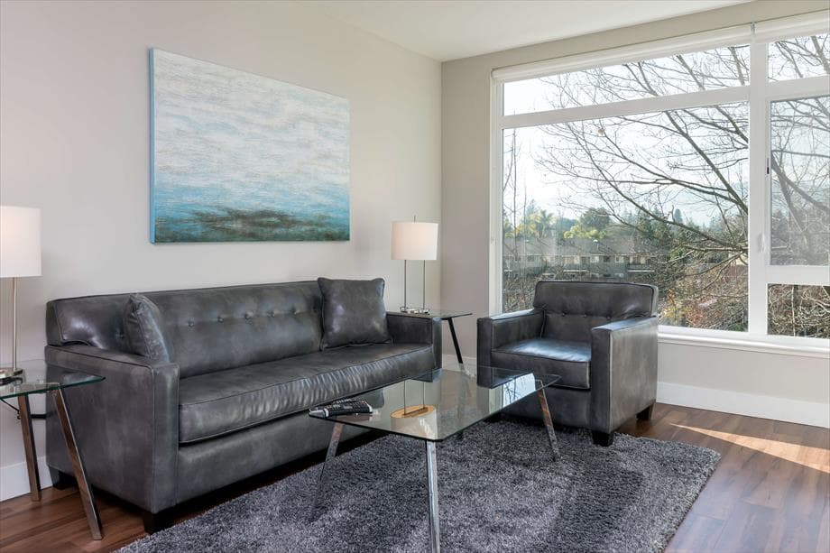 Beautiful 2BR Downtown MV | Kitchen & Laundry | Pool - Photo 1