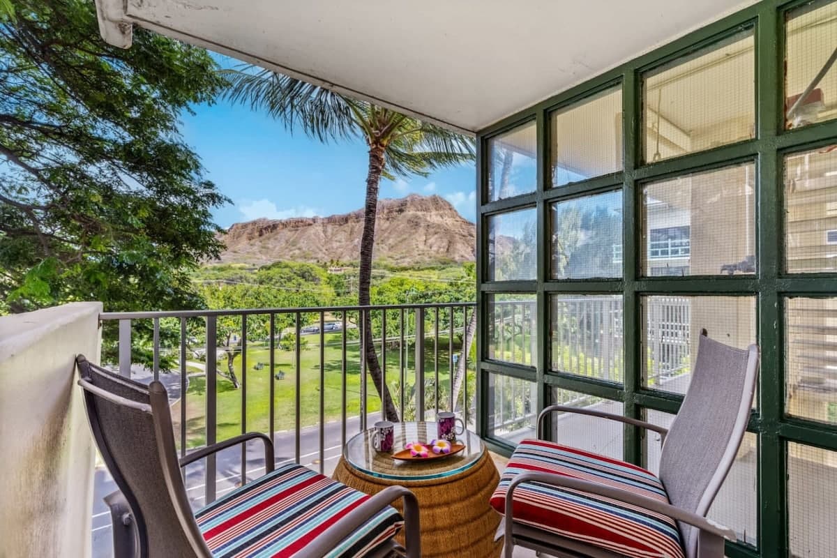 Condo in Honolulu · ★4.92 · 1 bedroom · 2 beds · 1 private bath - Photo 1