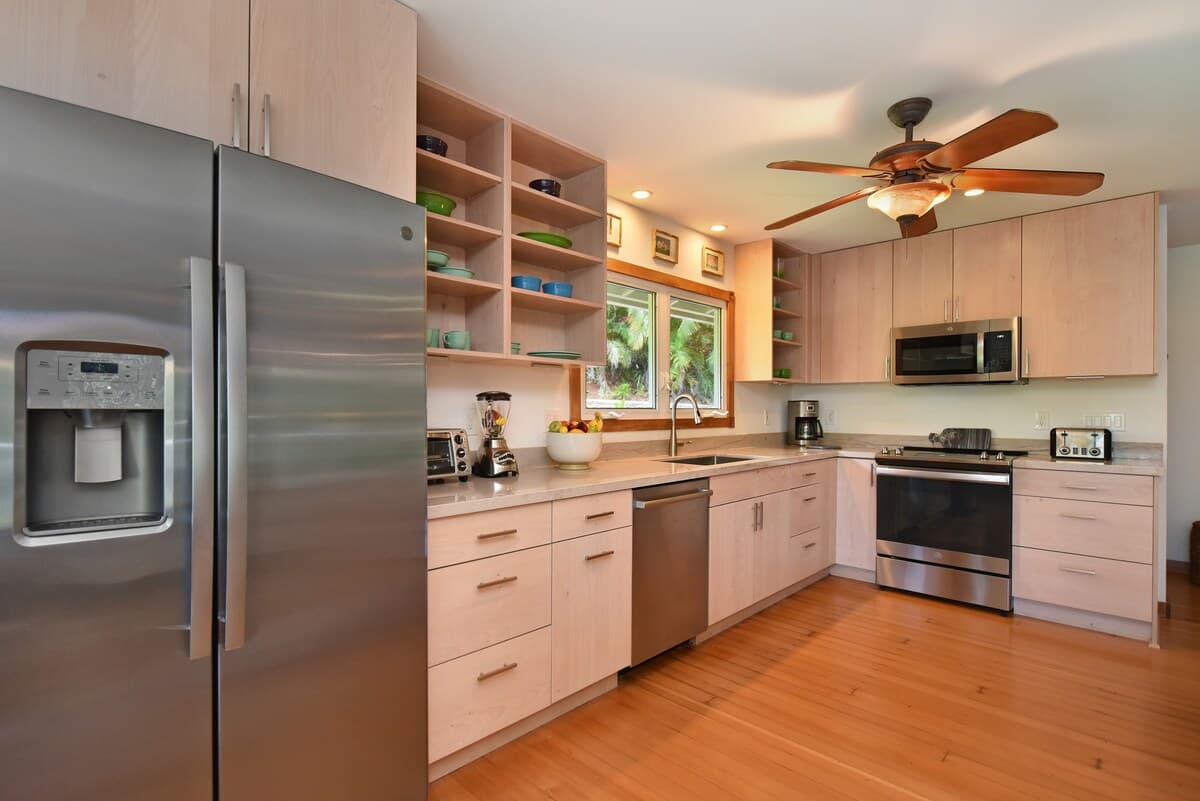Home in Lahaina · ★5.0 · 4 bedrooms · 4 beds · 4 baths - Photo 4