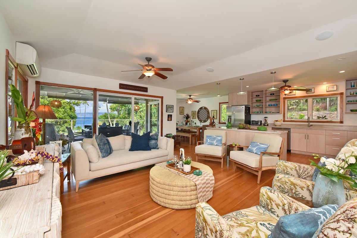 Home in Lahaina · ★5.0 · 4 bedrooms · 4 beds · 4 baths - Photo 1