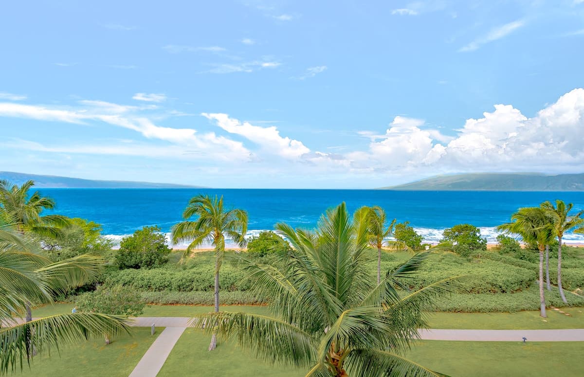 Condo in Lahaina · ★5.0 · 3 bedrooms · 4 beds · 2 baths - Photo 1