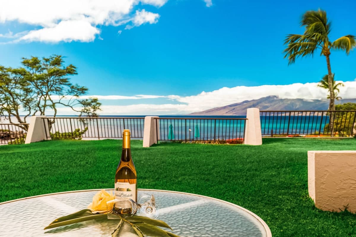 Condo in Lahaina · ★4.7 · 1 bedroom · 2 beds · 1 private bath - Photo 1