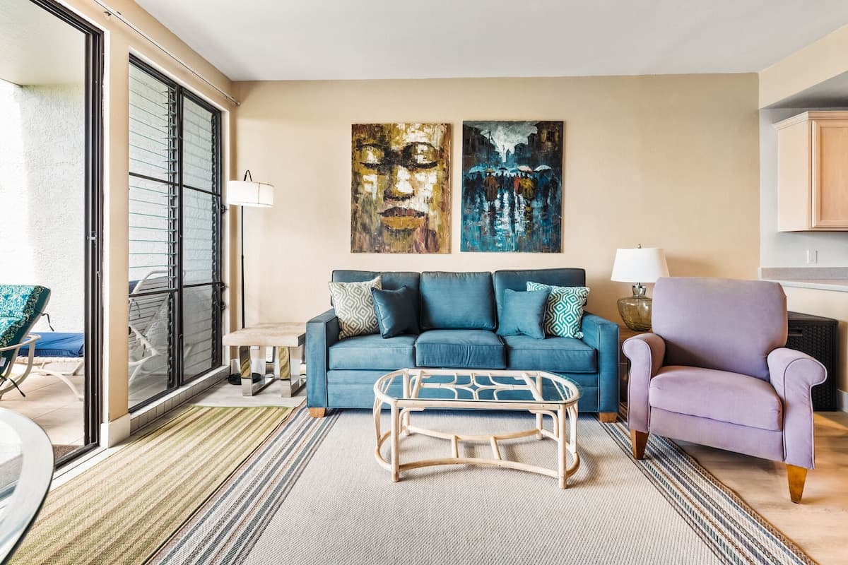 Condo in Lahaina · ★4.7 · 1 bedroom · 2 beds · 1 private bath - Photo 4
