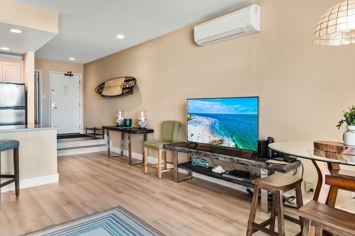 Condo in Lahaina · ★4.7 · 1 bedroom · 2 beds · 1 private bath - Photo 5