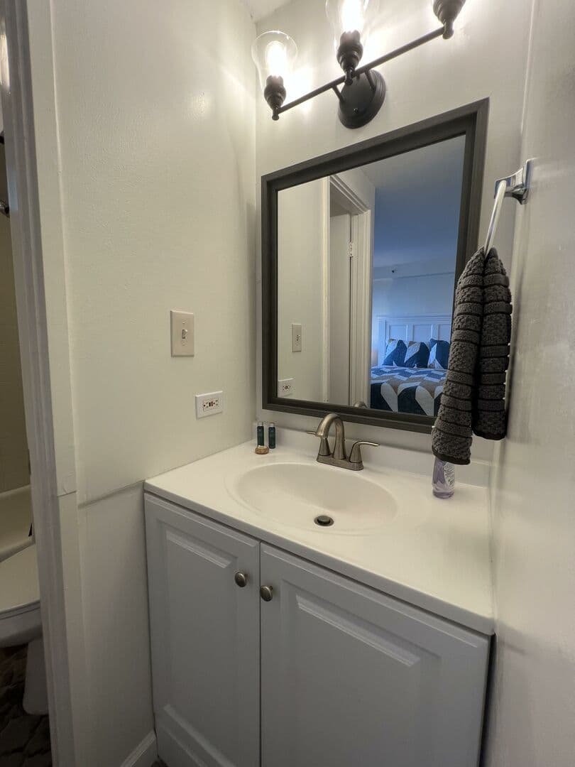 Condo in Honolulu · ★4.63 · 1 bedroom · 1 bed · 1 private bath - Photo 3