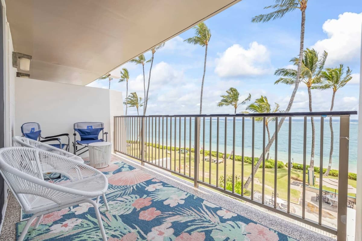 Condo in Hauula · ★4.83 · 1 bedroom · 3 beds · 1 private bath - Photo 2
