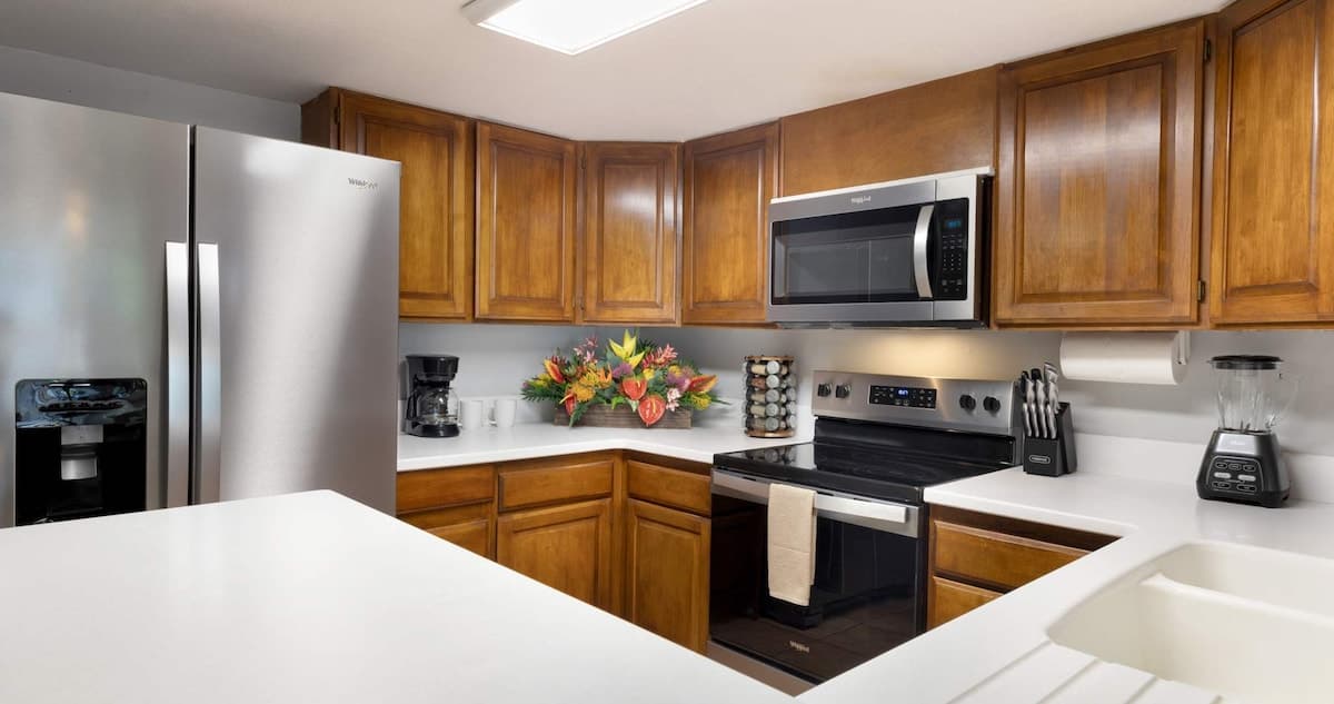 Condo in Kailua-Kona · ★4.6 · 2 bedrooms · 3 beds · 2 private baths - Photo 4