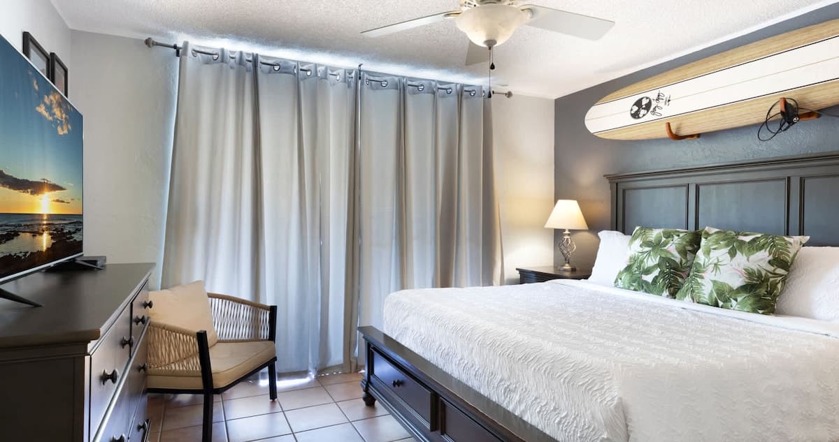 Condo in Kailua-Kona · ★4.6 · 2 bedrooms · 3 beds · 2 private baths - Photo 2