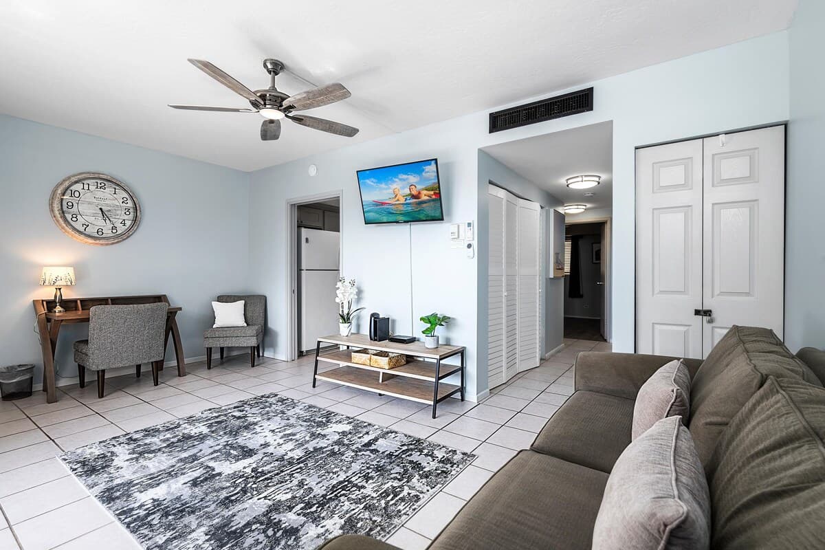Condo in Kailua-Kona · ★4.77 · 1 bedroom · 2 beds · 1 private bath - Photo 2