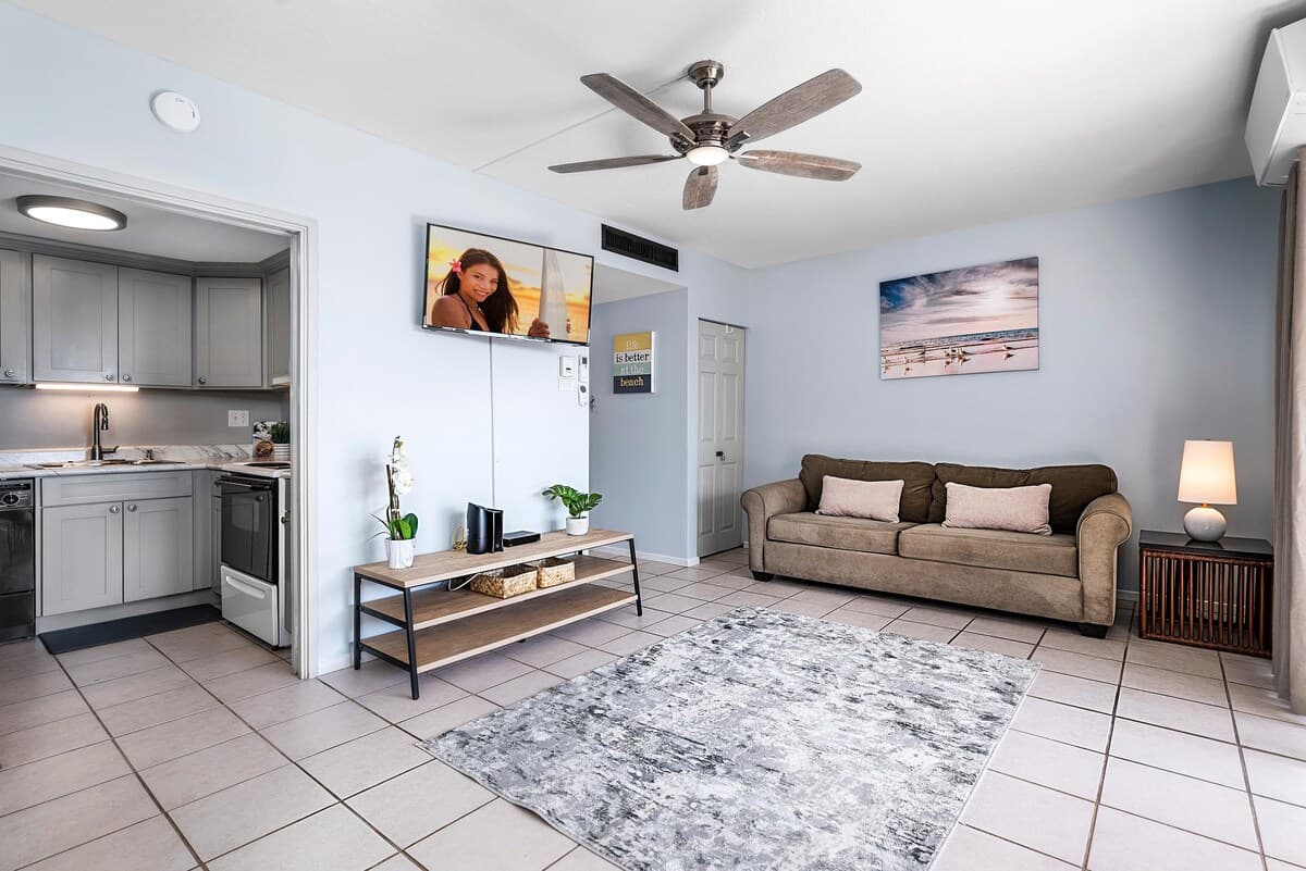 Condo in Kailua-Kona · ★4.77 · 1 bedroom · 2 beds · 1 private bath - Photo 4