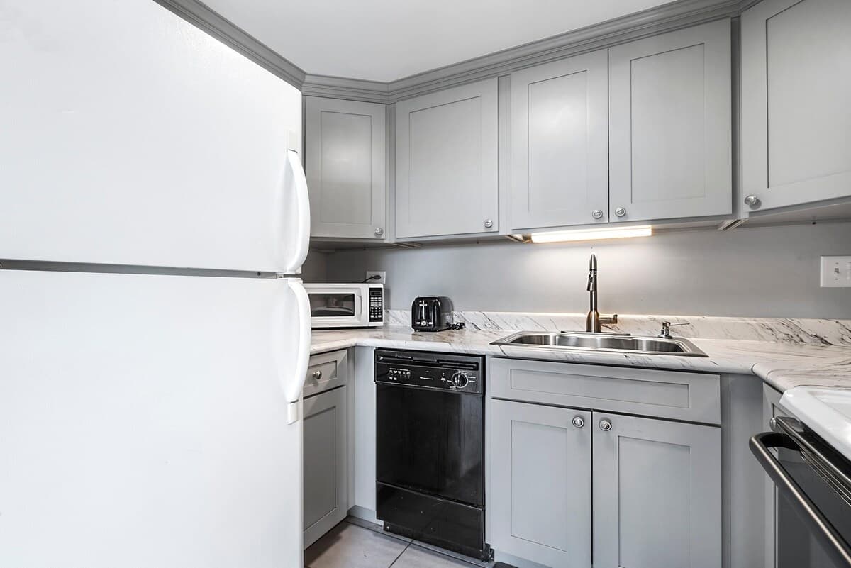 Condo in Kailua-Kona · ★4.77 · 1 bedroom · 2 beds · 1 private bath - Photo 5