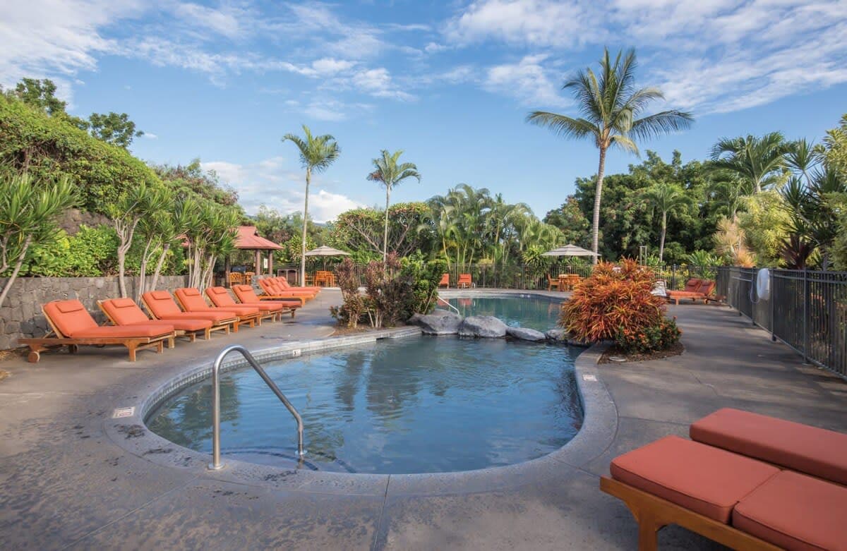 Condo in Kailua-Kona · ★4.88 · 2 bedrooms · 3 beds · 2 private baths - Photo 3
