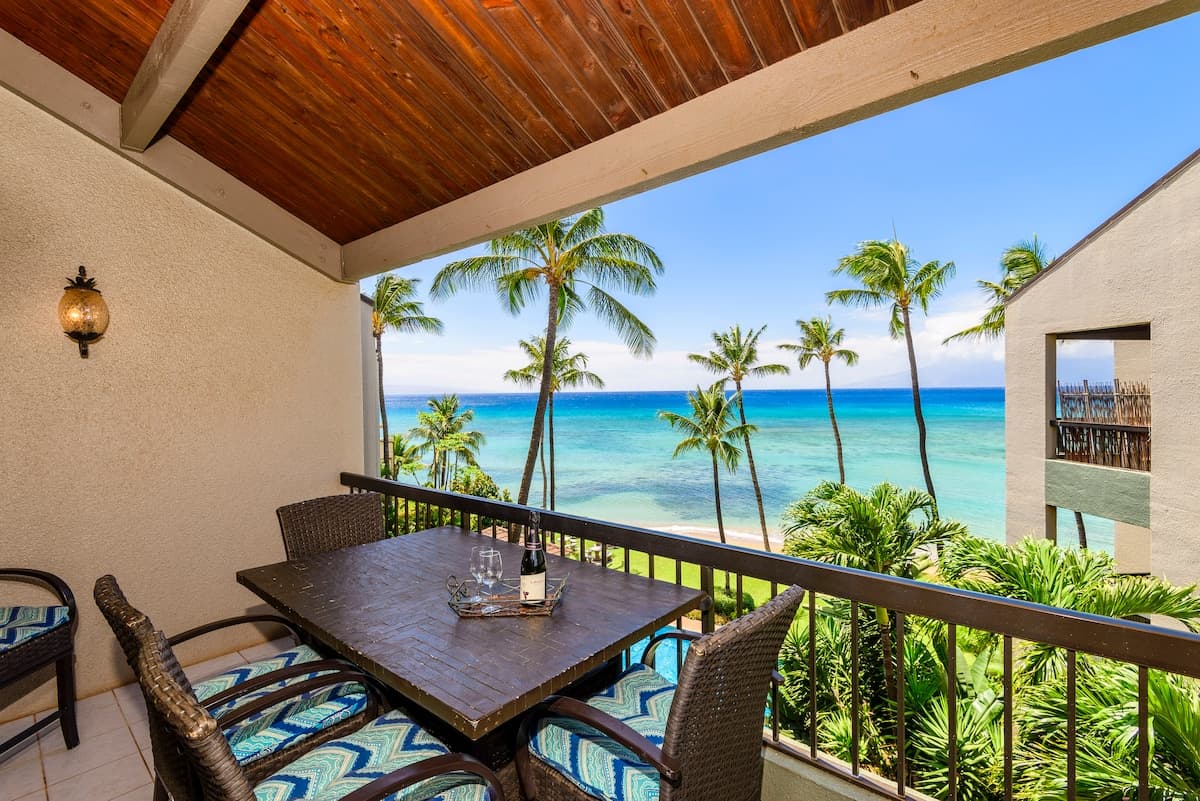 Condo in Lahaina · ★4.64 · 2 bedrooms · 2 beds · 2 baths - Photo 1