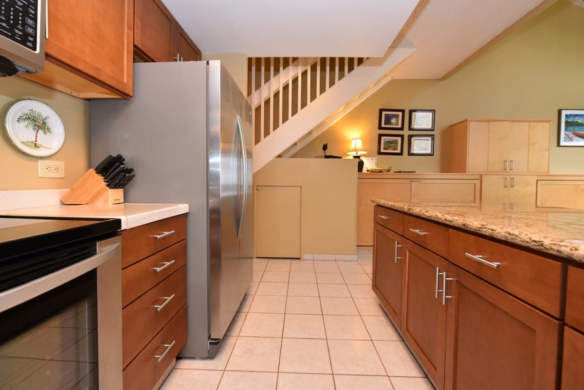 Condo in Lahaina · ★4.64 · 2 bedrooms · 2 beds · 2 baths - Photo 5