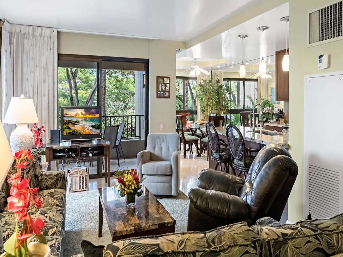 Condo in Lahaina · ★5.0 · 2 bedrooms · 3 beds · 2 baths - Photo 1