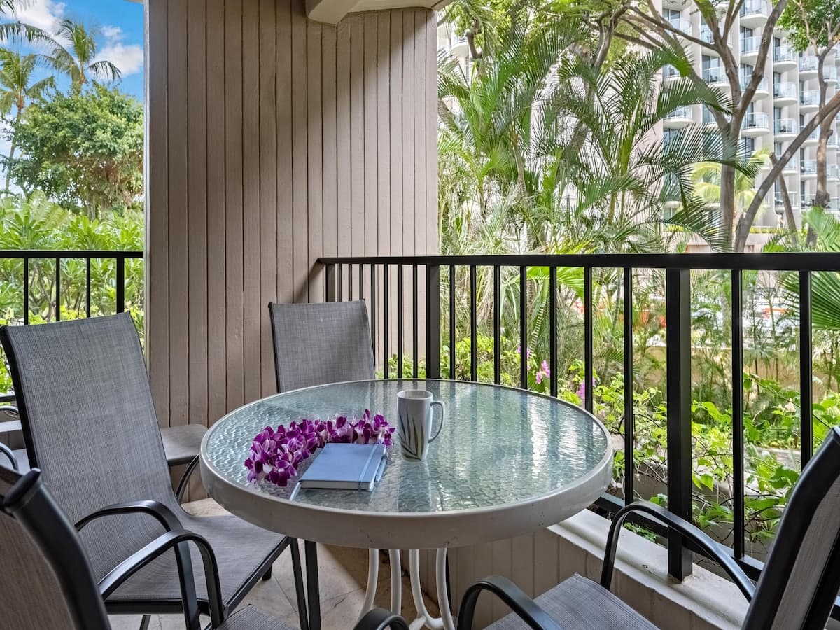 Condo in Lahaina · ★5.0 · 2 bedrooms · 3 beds · 2 baths - Photo 2