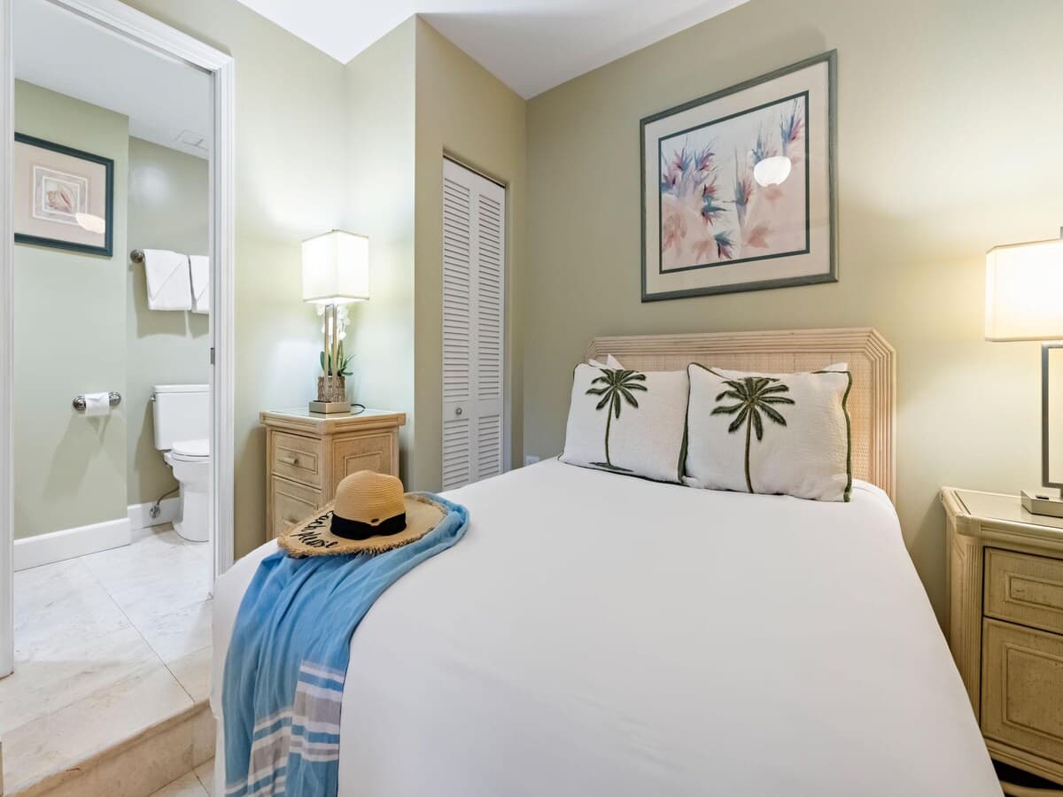 Condo in Lahaina · ★5.0 · 2 bedrooms · 3 beds · 2 baths - Photo 5