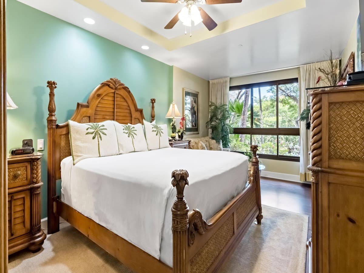 Condo in Lahaina · ★5.0 · 2 bedrooms · 3 beds · 2 baths - Photo 4