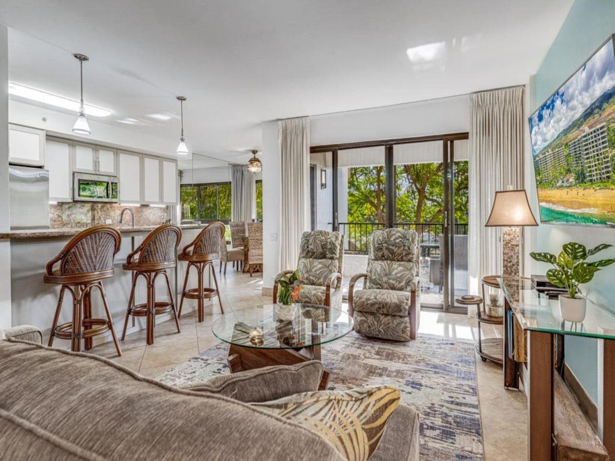 Condo in Lahaina · ★5.0 · 2 bedrooms · 3 beds · 2 baths - Photo 2