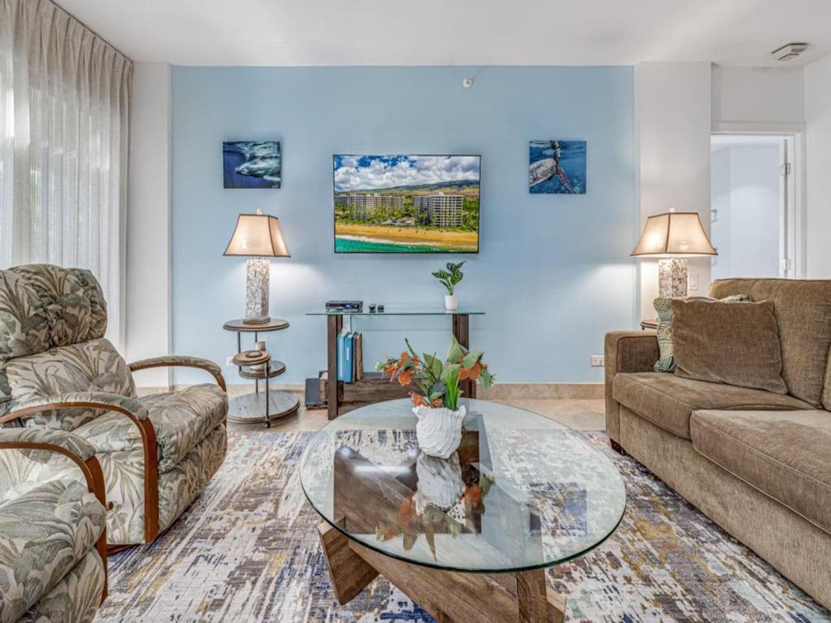 Condo in Lahaina · ★5.0 · 2 bedrooms · 3 beds · 2 baths - Photo 5