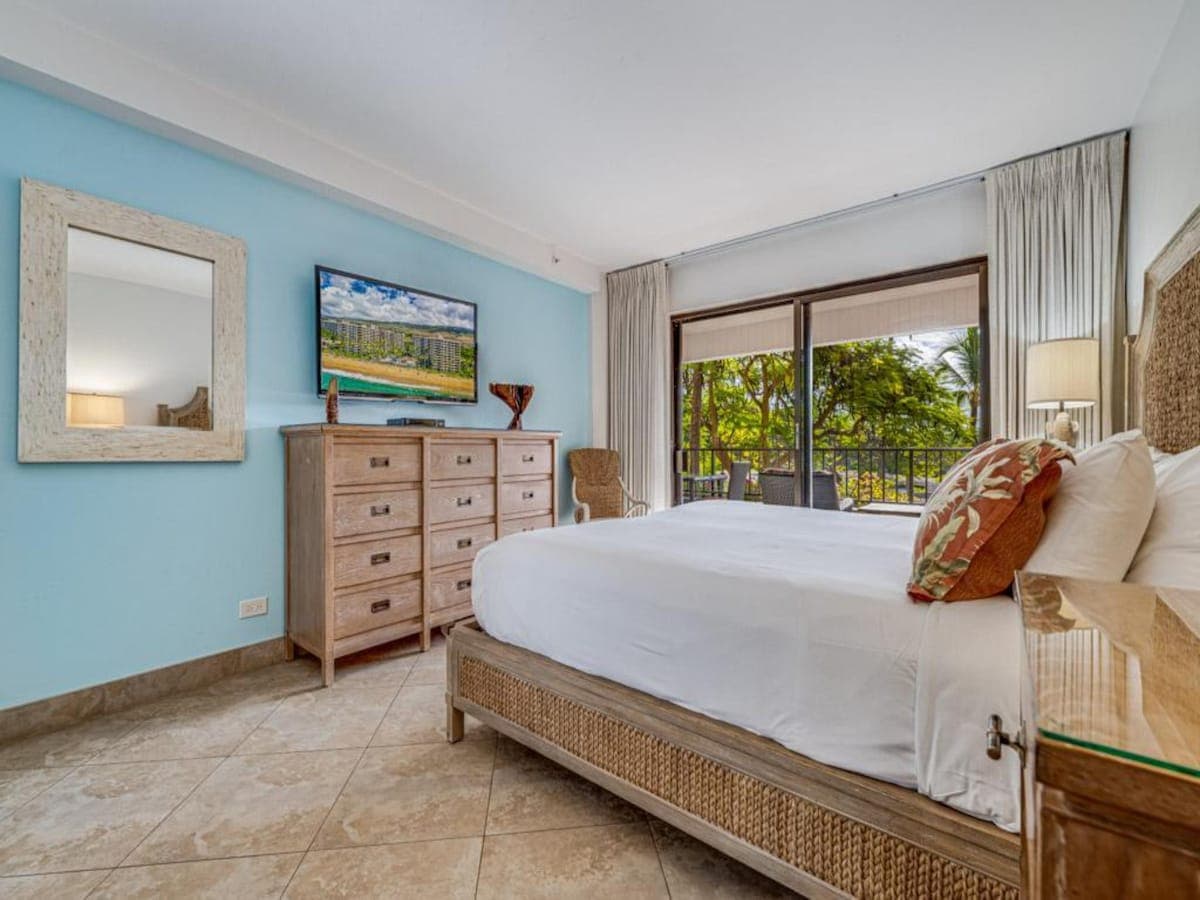 Condo in Lahaina · ★5.0 · 2 bedrooms · 3 beds · 2 baths - Photo 4
