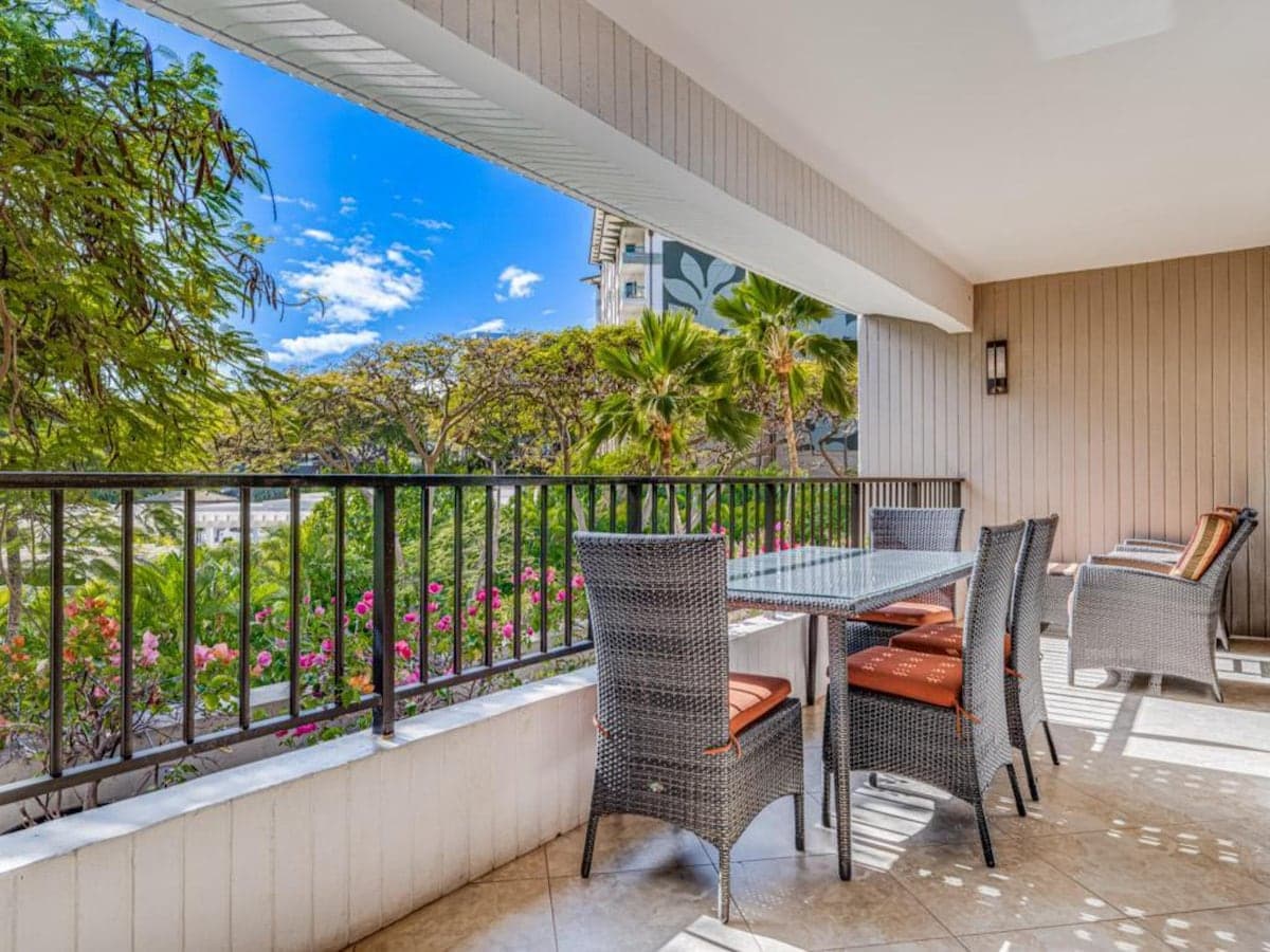 Condo in Lahaina · ★5.0 · 2 bedrooms · 3 beds · 2 baths - Photo 1