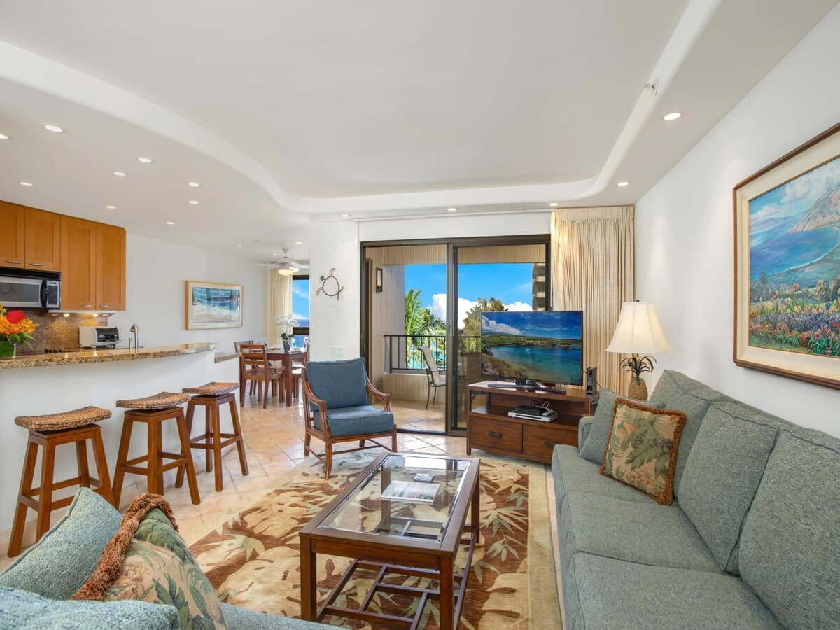 Condo in Lahaina · ★5.0 · 2 bedrooms · 3 beds · 2 baths - Photo 2