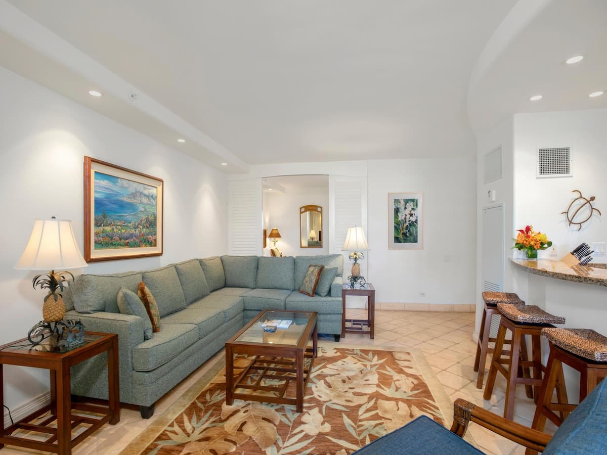 Condo in Lahaina · ★5.0 · 2 bedrooms · 3 beds · 2 baths - Photo 5