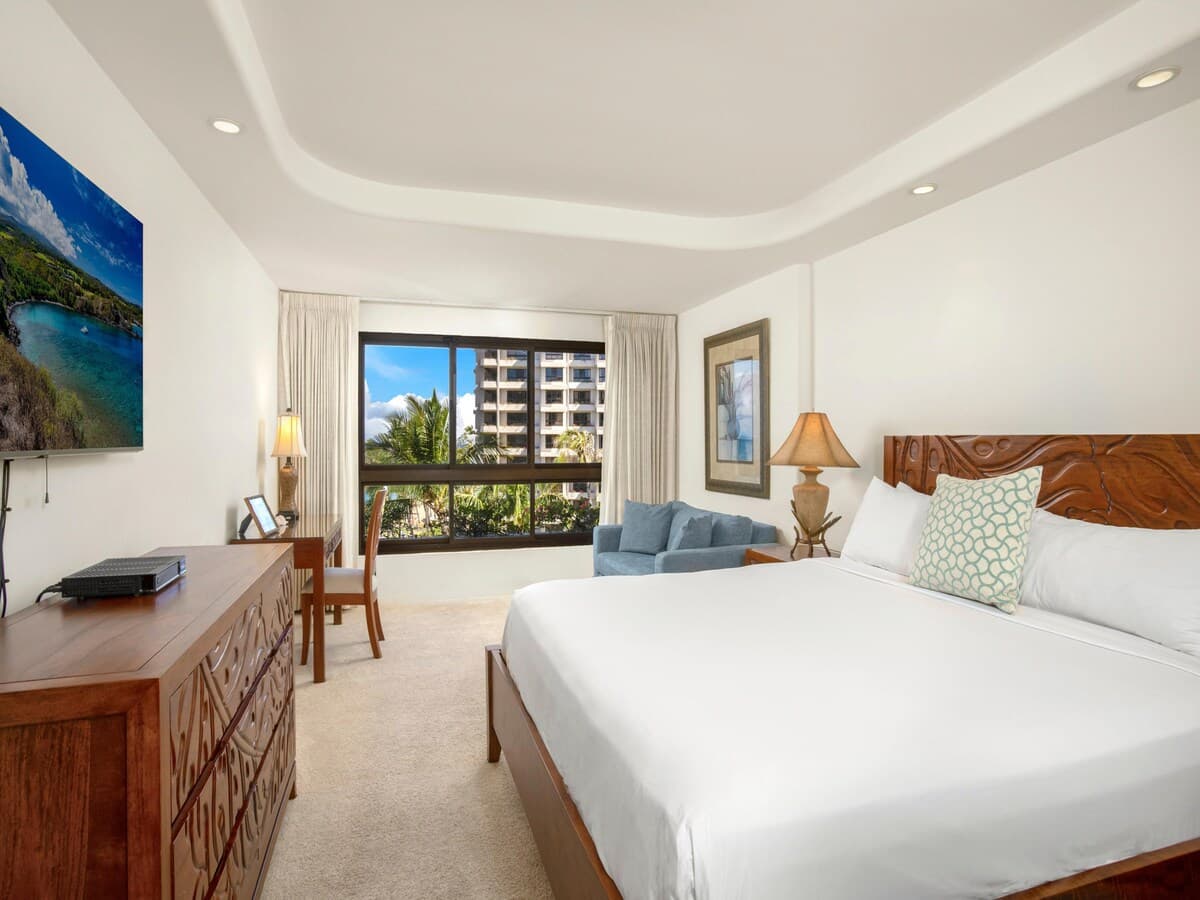 Condo in Lahaina · ★5.0 · 2 bedrooms · 3 beds · 2 baths - Photo 4