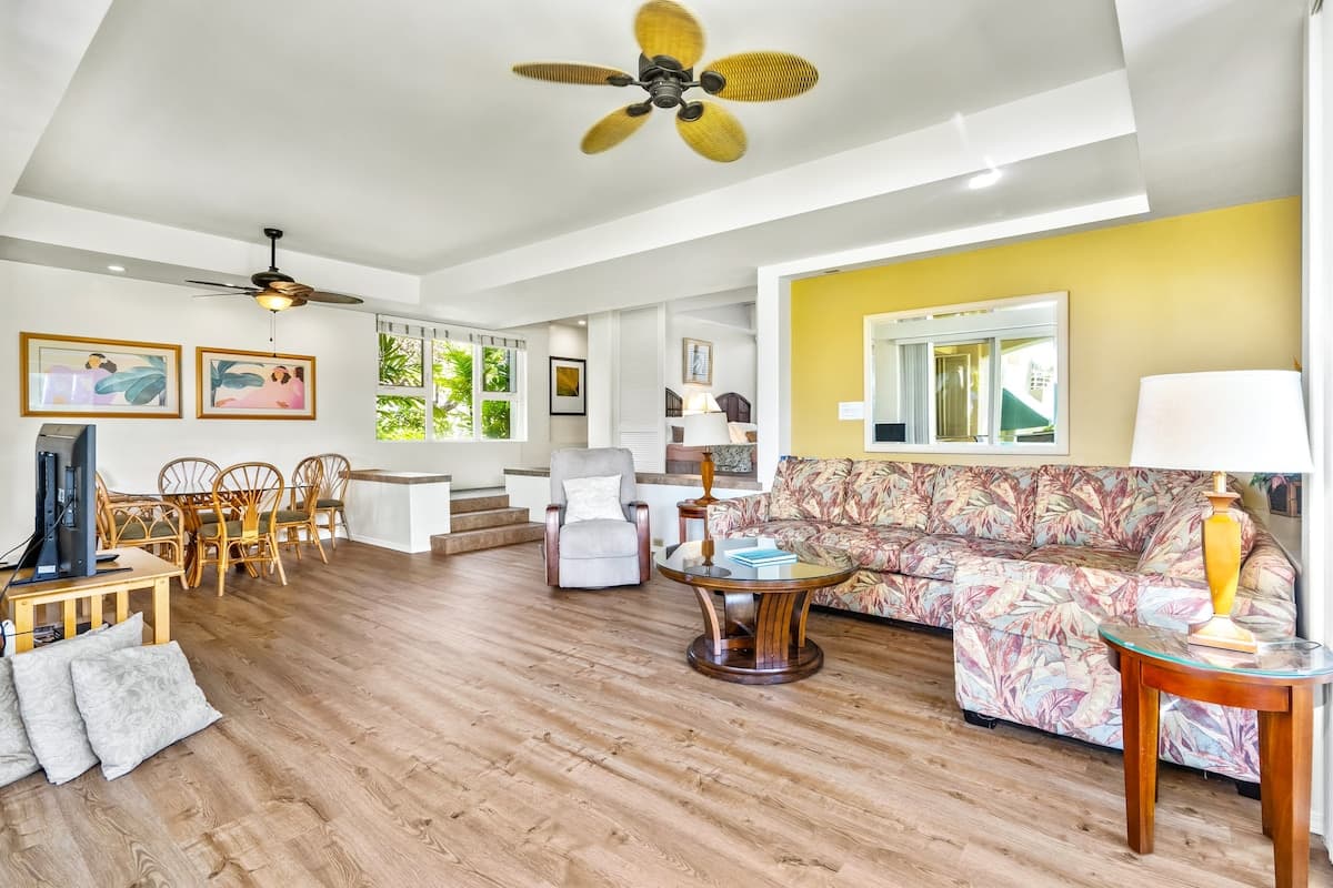 Condo in Kihei · ★4.33 · 2 bedrooms · 4 beds · 2 private baths - Photo 2
