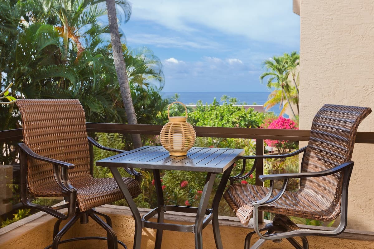 Condo in Kailua-Kona · ★4.92 · 1 bedroom · 1 bed · 2 shared baths - Photo 2
