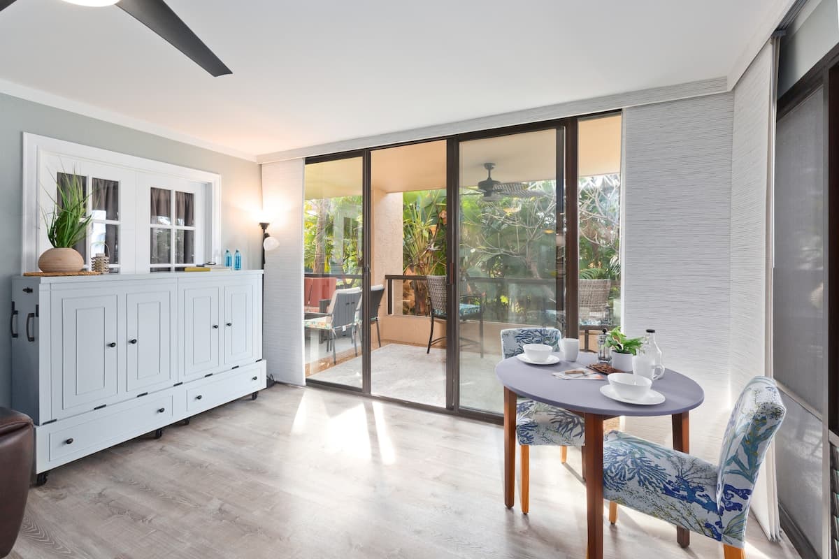 Condo in Kailua-Kona · ★4.92 · 1 bedroom · 1 bed · 2 shared baths - Photo 4