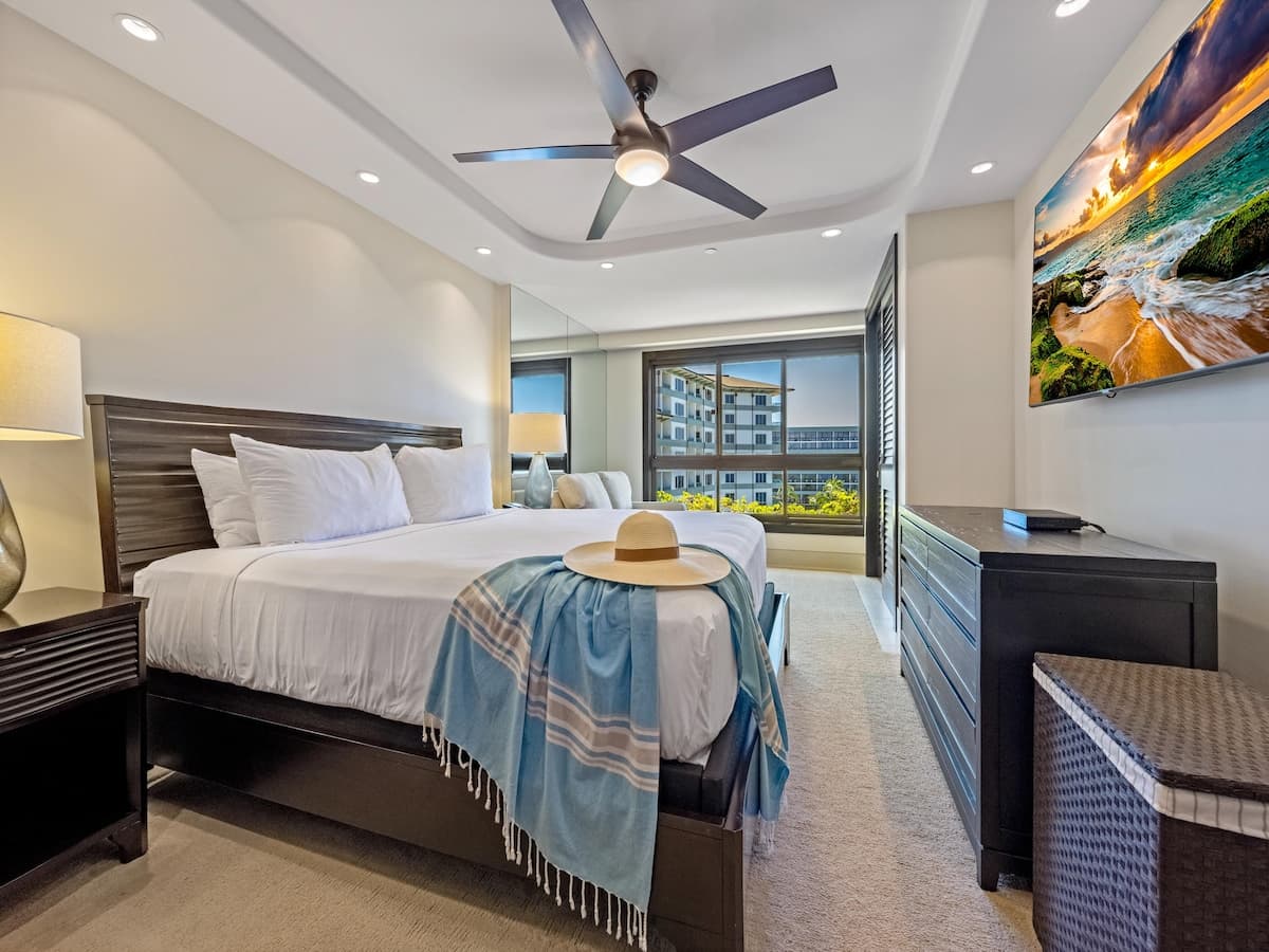 Condo in Lahaina · ★4.75 · 3 bedrooms · 4 beds · 2 baths - Photo 3