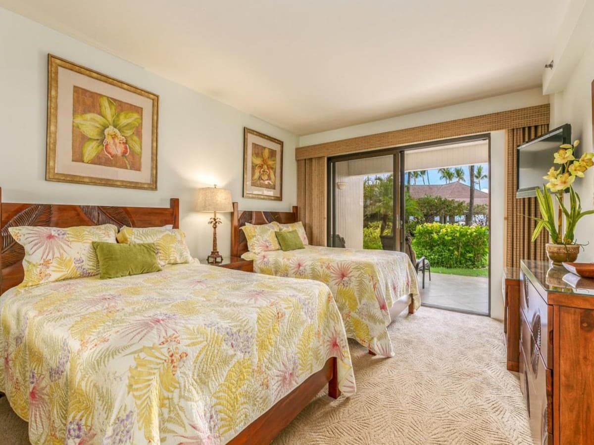 Condo in Lahaina · ★5.0 · 3 bedrooms · 5 beds · 2 baths - Photo 4