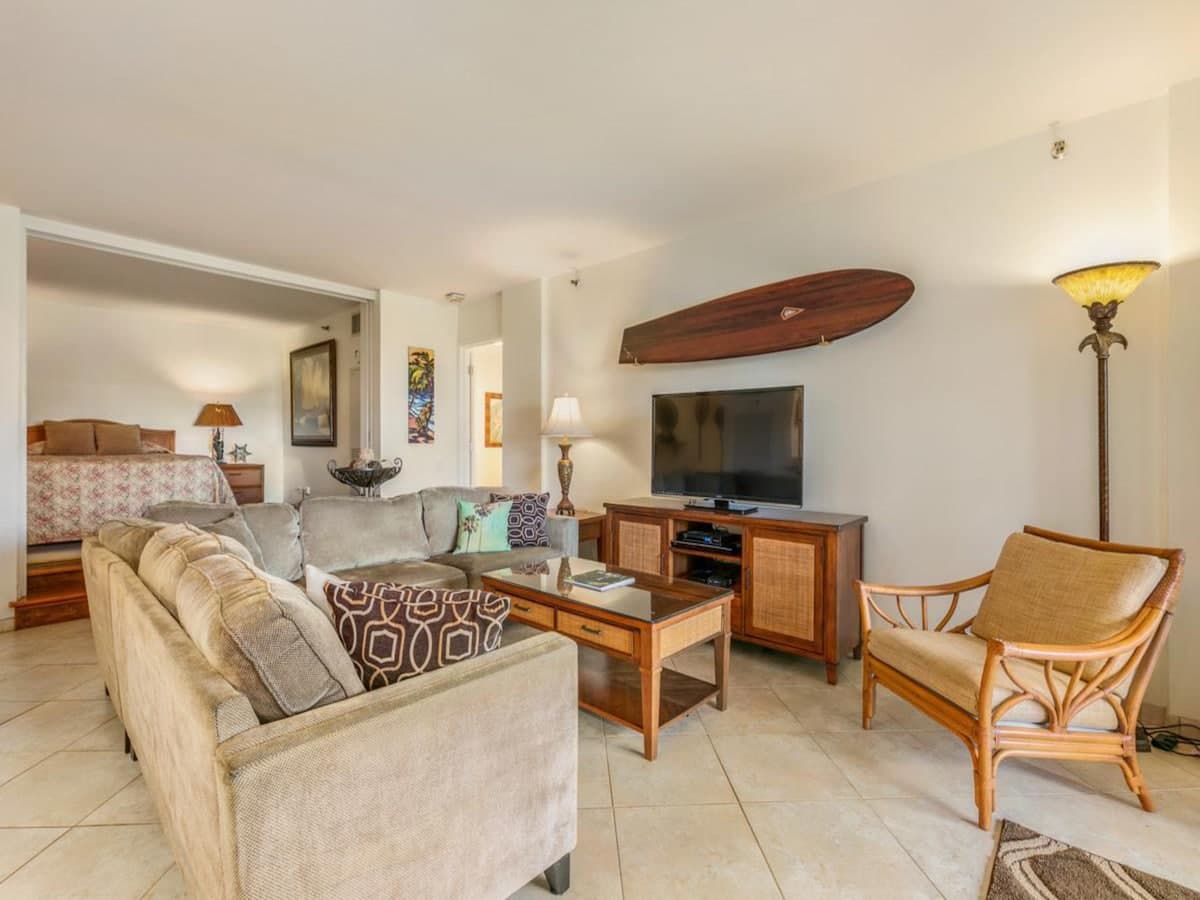 Condo in Lahaina · ★5.0 · 3 bedrooms · 5 beds · 2 baths - Photo 5