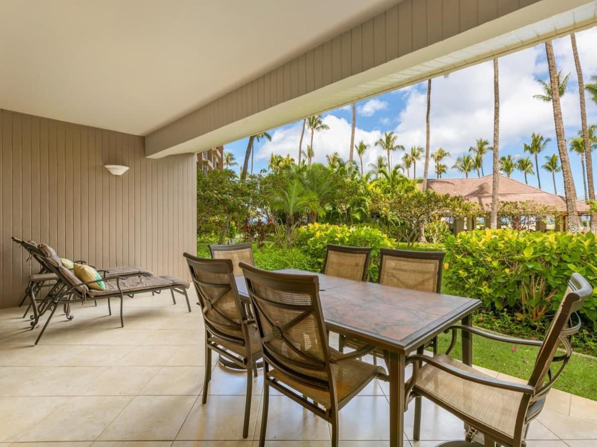 Condo in Lahaina · ★5.0 · 3 bedrooms · 5 beds · 2 baths - Photo 2
