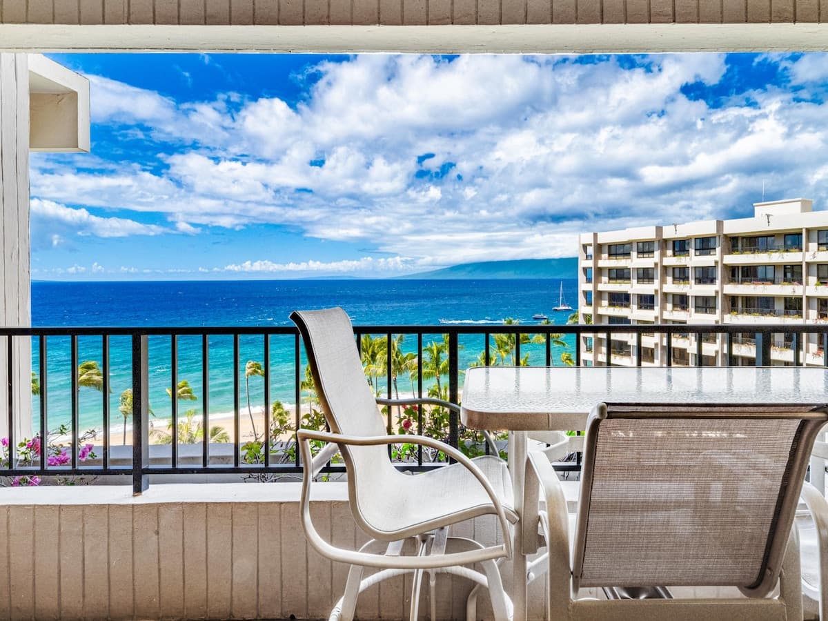 Condo in Lahaina · ★4.86 · 2 bedrooms · 3 beds · 2 baths - Photo 2