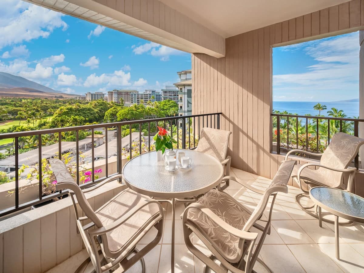 Condo in Lahaina · ★5.0 · 2 bedrooms · 2 beds · 2 baths - Photo 1