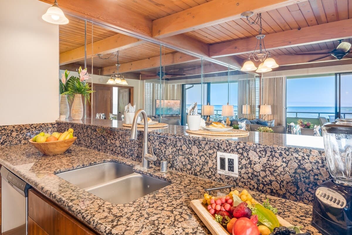 Condo in Lahaina · ★4.92 · 3 bedrooms · 4 beds · 3 baths - Photo 5