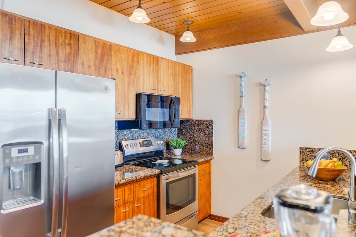 Condo in Lahaina · ★4.92 · 3 bedrooms · 4 beds · 3 baths - Photo 2