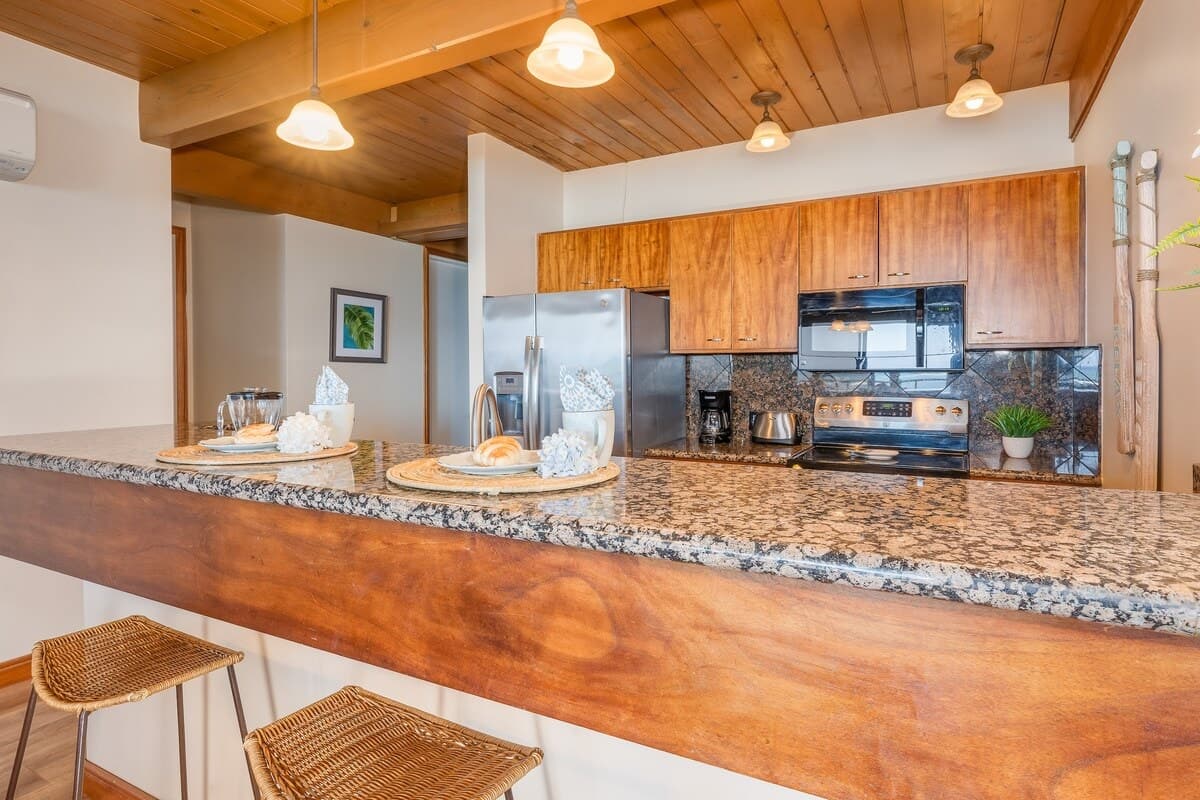 Condo in Lahaina · ★4.92 · 3 bedrooms · 4 beds · 3 baths - Photo 3