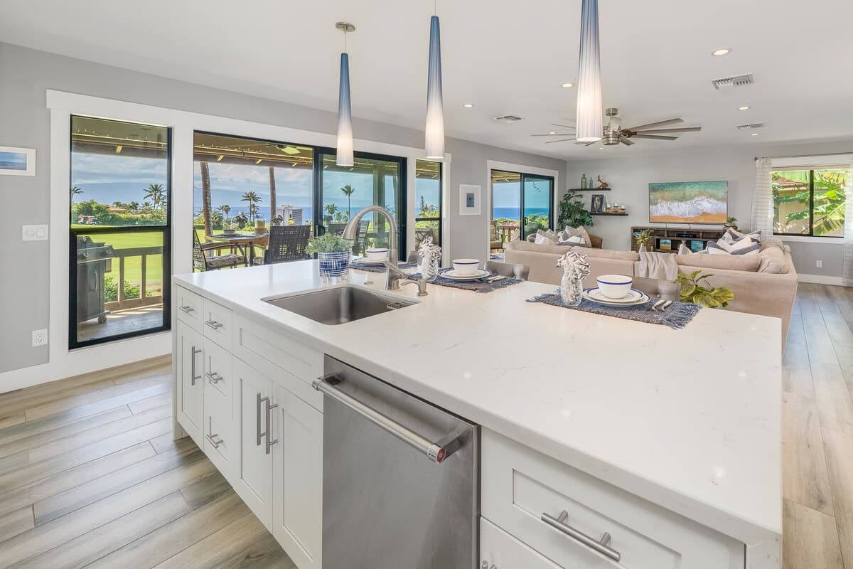 Condo in Lahaina · ★4.95 · 3 bedrooms · 3 beds · 3 baths - Photo 3
