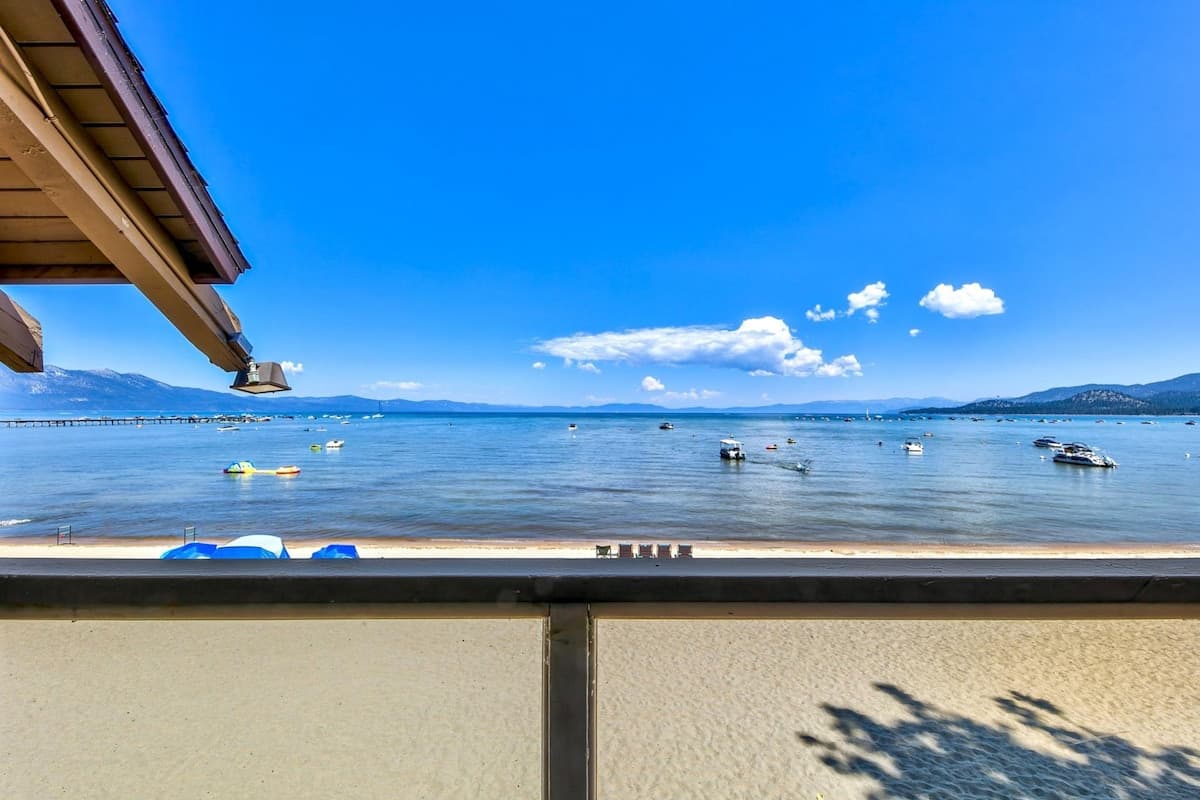 Beachfront Townhouse with Lake Views & Access - Photo 3