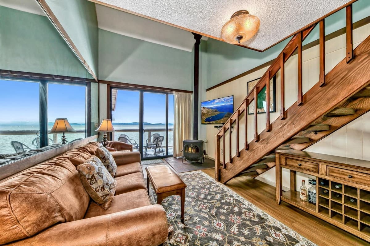 Beachfront Townhouse with Lake Views & Access - Photo 4