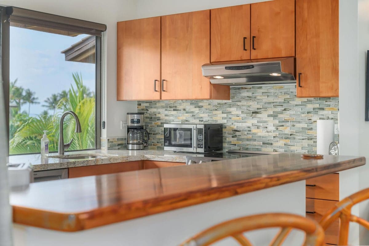 Condo in Kihei · ★4.93 · 1 bedroom · 1 bed · 1 bath - Photo 2