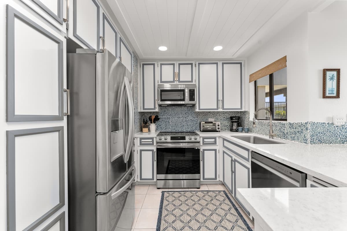Condo in Lahaina · ★4.96 · 1 bedroom · 2 beds · 2 private baths - Photo 5