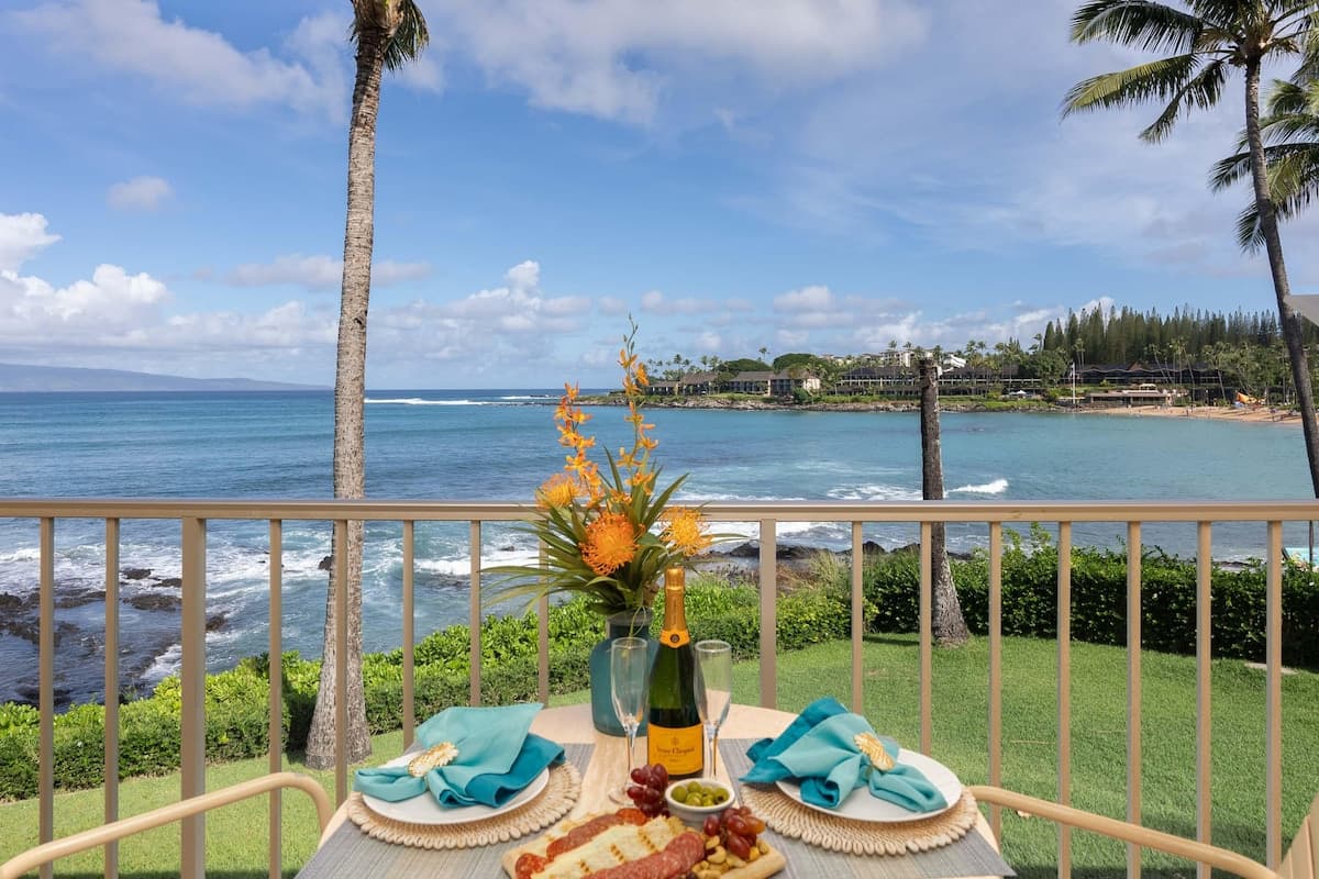 Condo in Lahaina · ★4.88 · Studio · 1 bed · 1 bath - Photo 3