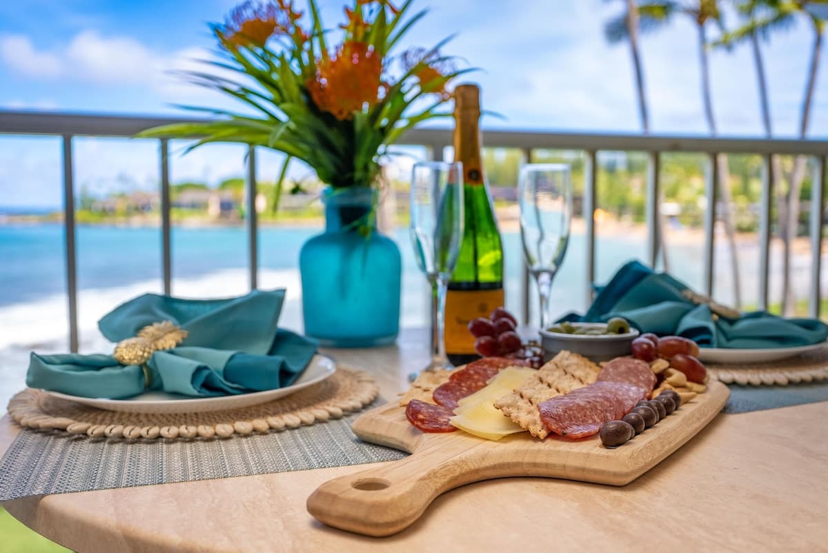 Condo in Lahaina · ★4.88 · Studio · 1 bed · 1 bath - Photo 1